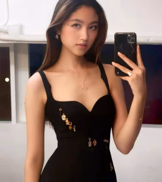 富貴!任達華愛女突曬照讓網友幫選服裝,就讀名校更是品牌新寵兒