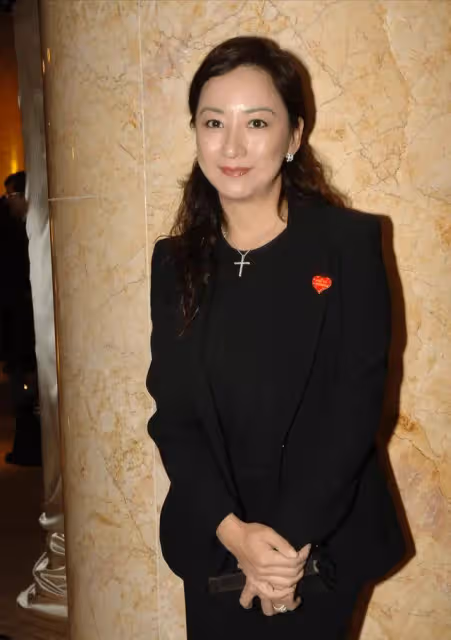 TVB前港姐冠軍近況曝光！61歲皮膚白到發光，創立曲奇品牌險上市