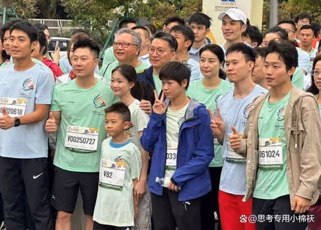 全紅嬋與許昕一家同框:秒變孩子王笑容燦爛,又要瘦成瓜子臉
