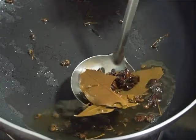秋冬我家常做這盤芹菜,天天吃也不膩,酸脆開胃,一次至少做5斤