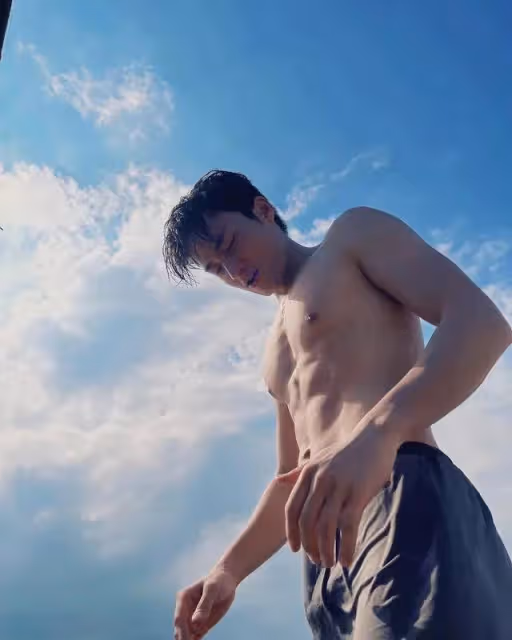 29歲TVB小生強調單身沒拍拖,澄清與緋聞女友僅好友關係:我沒這個心思