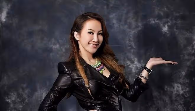 李玟墓地雜草叢生,昔日天后安息地今昔對比明顯,網友熱議不斷