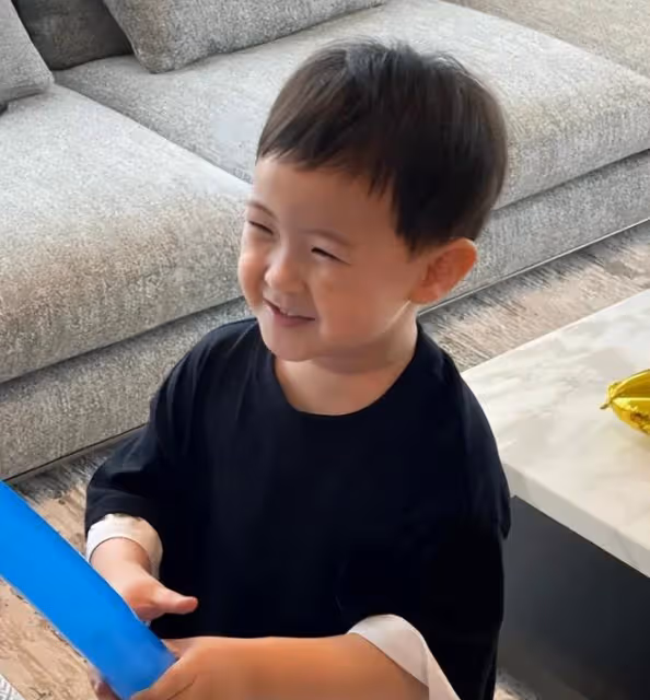 完美避開父親顏值基因,沈騰6歲兒子亮相,眉眼與媽媽如粘貼複製