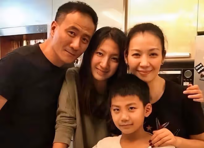 集齊霸總元素?胡軍兒子康康15歲身高1米85,長大後氣質更A了