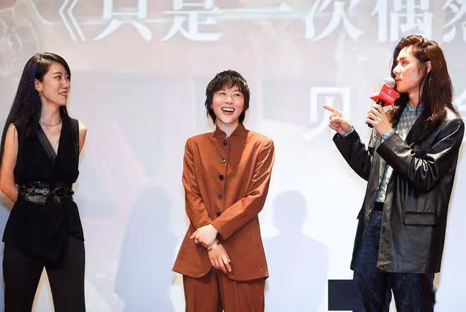 消失3年的趙薇更新動態,慶祝專輯發行20周年,在線和粉絲互動