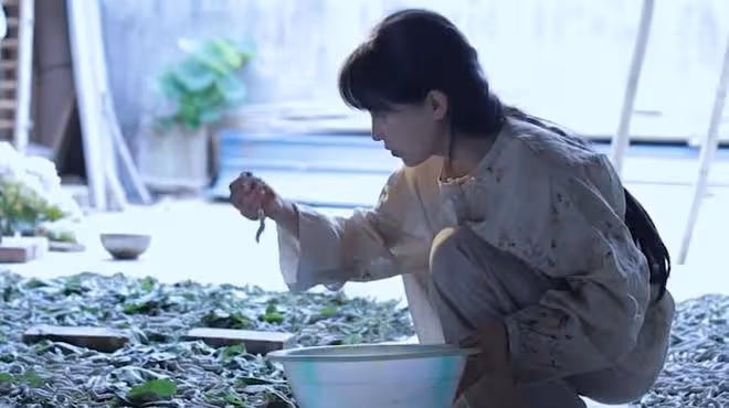 李子柒更新第三條視頻：為粉絲唱了一首歌，製作蠶絲絨花慶祝生日
