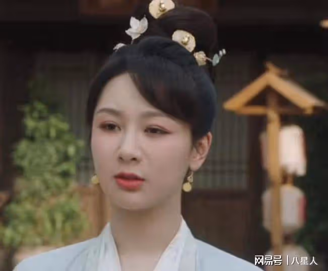 整容怪?楊紫曬32歲生日近照,卻被媒體痛批整容太過,網友點贊認同