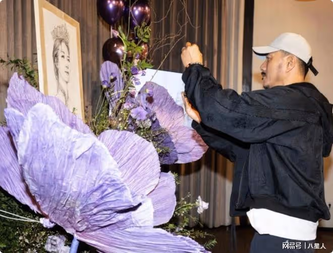 霸道總裁初養成!胡軍兒子康康15歲185魁梧壯碩,五官深邃帥過爸爸