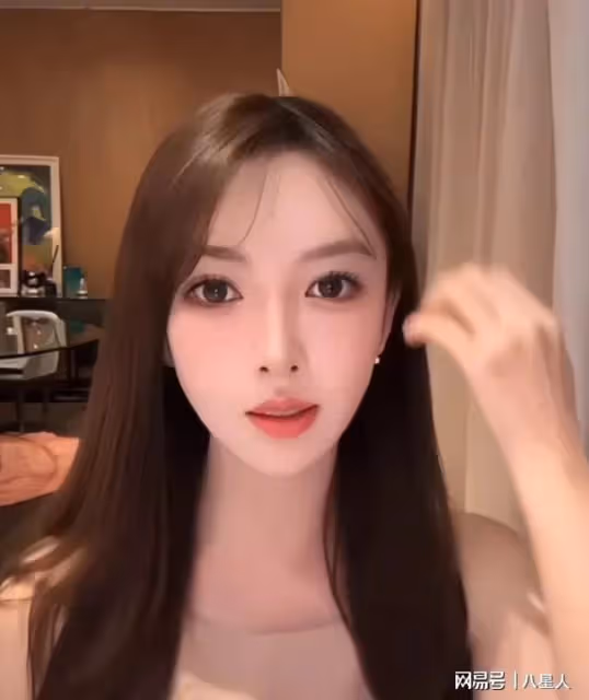 葉珂私聊錄音炸裂!承認是假富婆,沒大學畢業證,內涵黃曉明愛面子