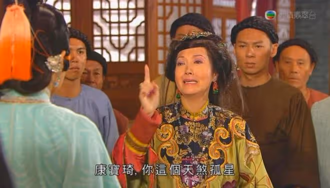 TVB御用反派女星多演陰險毒辣角色!這次卻演了慈母!配圓框黑超造型直言很難演!