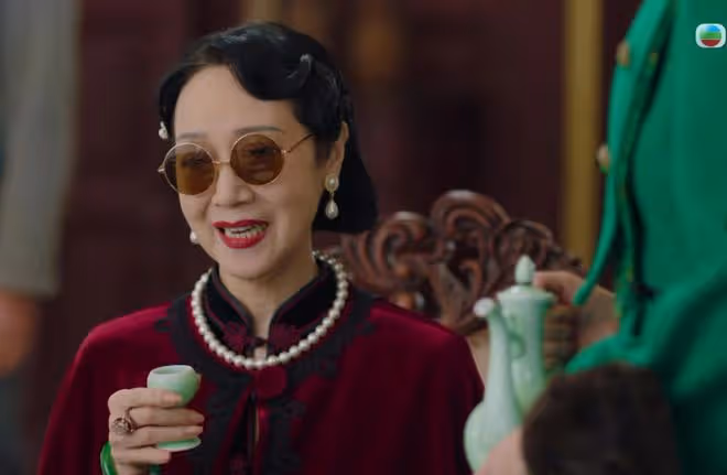 TVB御用反派女星多演陰險毒辣角色!這次卻演了慈母!配圓框黑超造型直言很難演!