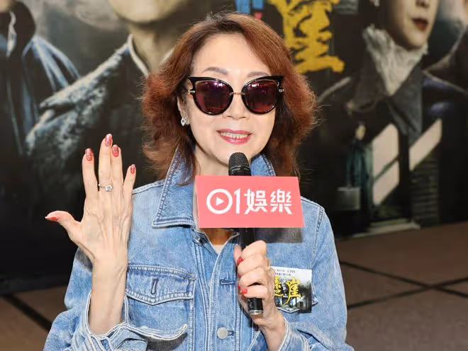 TVB御用反派女星多演陰險毒辣角色!這次卻演了慈母!配圓框黑超造型直言很難演!