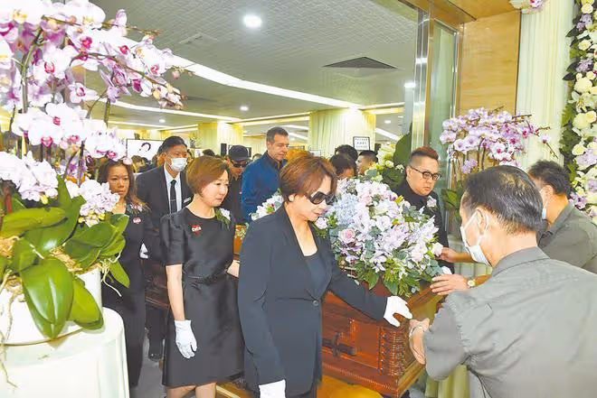 李玟墓地風波升級:楊培安揭露真相,背後有人故意在使壞