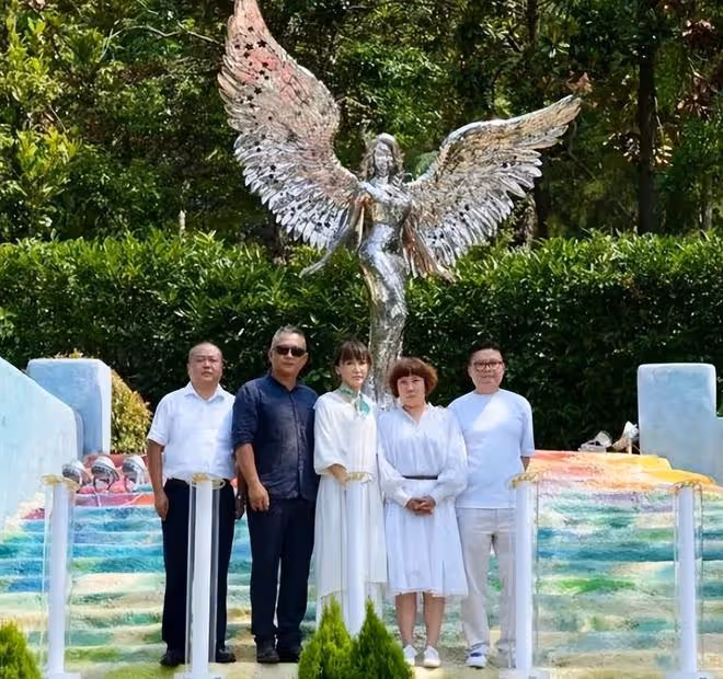 李玟墓園破壞原因曝光,楊培安揭露背後真相,心疼李玟不得安寧