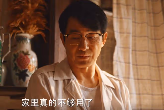 《小巷人家》莊趕美把父母趕走,逼鵬飛買房,才知,莊超英很幸運