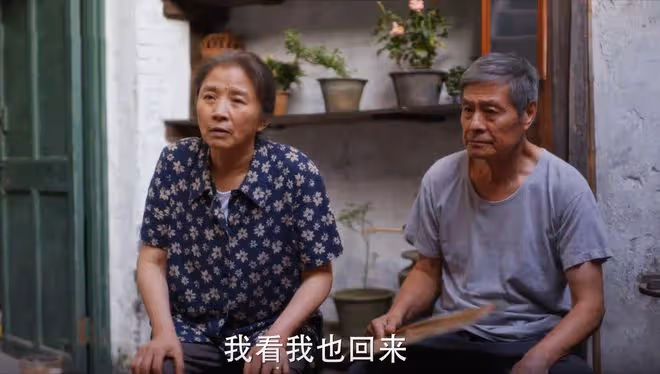 《小巷人家》莊趕美把父母趕走,逼鵬飛買房,才知,莊超英很幸運