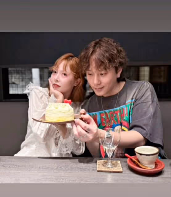 泫雅龍俊亨超甜新婚近況!飛日本度蜜月親密自拍,捧蛋糕祝賀