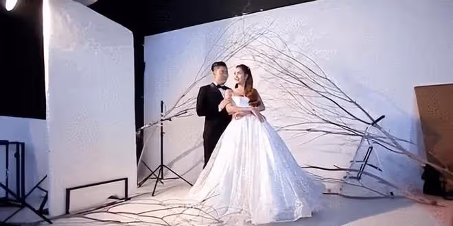 和人妖皇后結婚9年後，北京爺們自爆：在500w豪宅里生活太爽了！