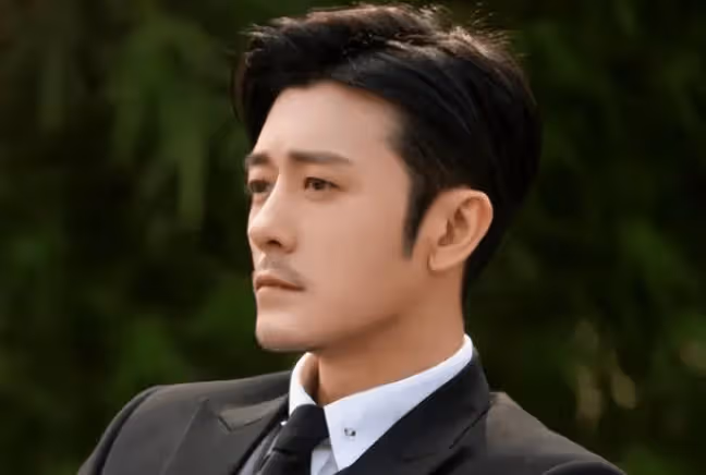 親媽是導演,乾媽是導演,20年都捧不紅他,卻在娶妻改名後火了