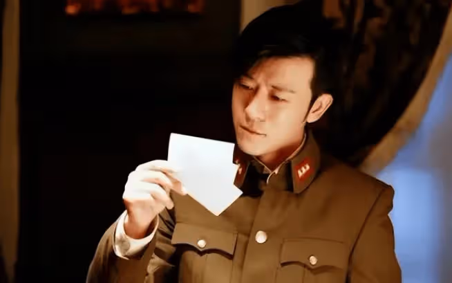 親媽是導演,乾媽是導演,20年都捧不紅他,卻在娶妻改名後火了