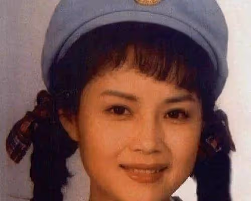 58歲茹萍隱痛:女兒離異,兒子未婚,風光背後的辛酸淚