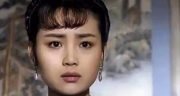 58歲茹萍隱痛:女兒離異,兒子未婚,風光背後的辛酸淚