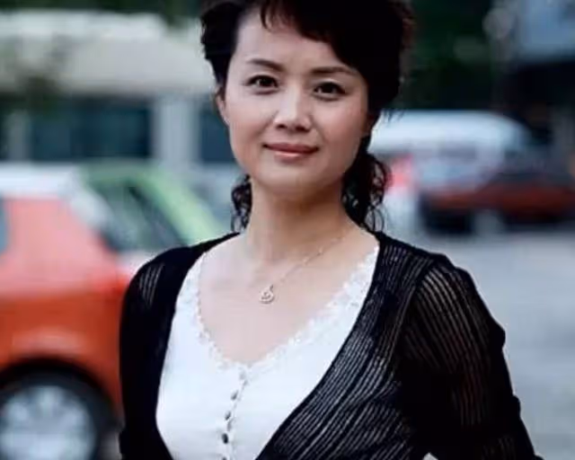 58歲茹萍隱痛：女兒離異，兒子未婚，風光背後的辛酸淚