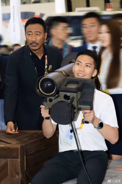 太帥了!爸爸去哪兒康康,居然都16歲了,珠海航展最靚的星二代