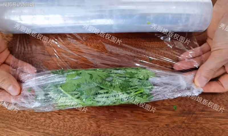 今天才發現,「香菜」保存這麼簡單!不發黃、不打蔫,放久都新鮮