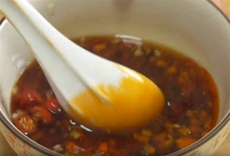 秋冬吃飯沒胃口,我家常做這盤菜,香辣爽滑又開胃,比吃涼皮過癮