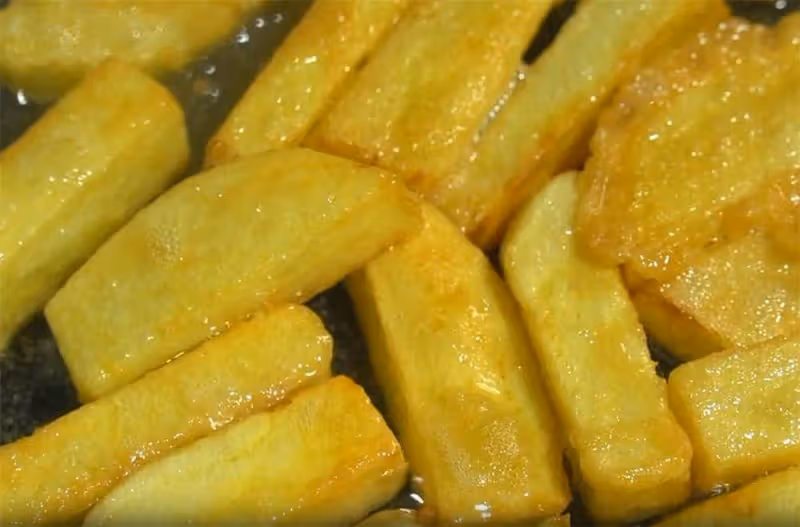 土豆這吃法真解饞,不炒不用燉,一次做2種口味,沒肉吃著也很香