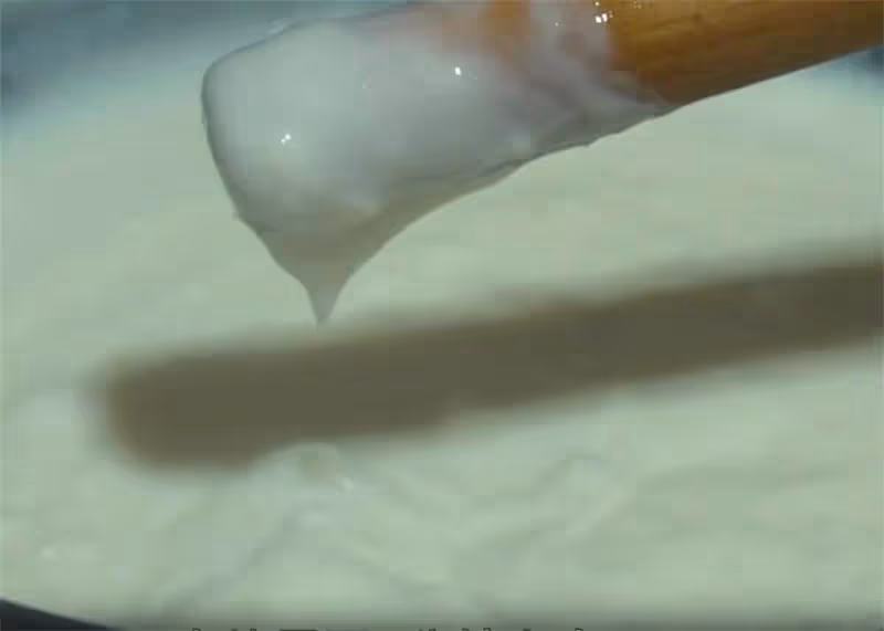 家裡剩下4盒牛奶,往鍋里一倒,擀麵杖攪一攪,一口一塊透心涼