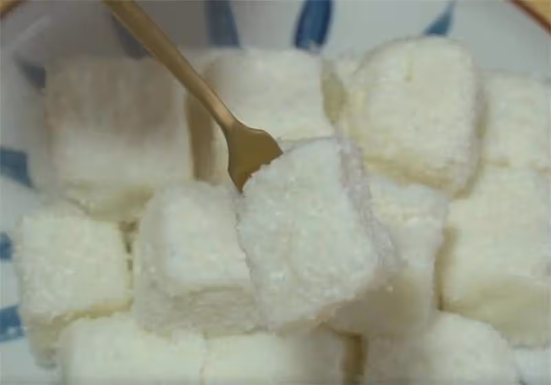 家裡剩下4盒牛奶,往鍋里一倒,擀麵杖攪一攪,一口一塊透心涼