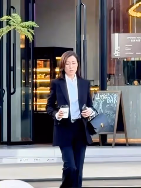 TVB視後秘密接拍律政劇,角色造型率先曝光,與55歲男星時隔20年再合作