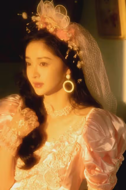 小巷人家:周潔瓊替吳姍姍道歉,曬80年代婚紗照美翻!演技驚艷