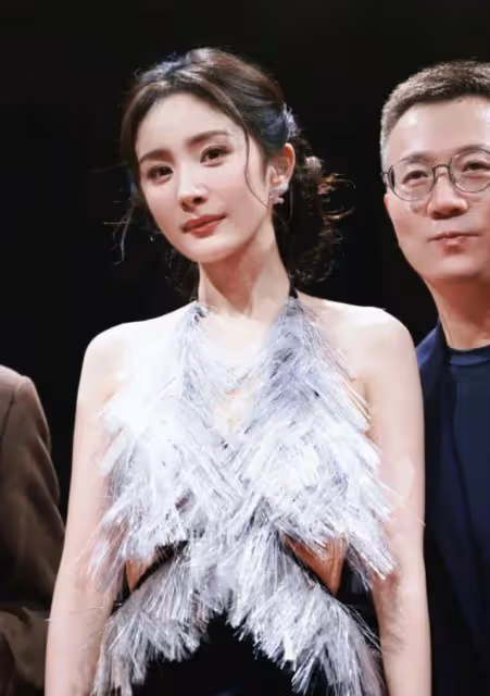 曝楊紫睡CEO後續:已取證,迪麗熱巴趙露思被女星牽連,律師闢謠