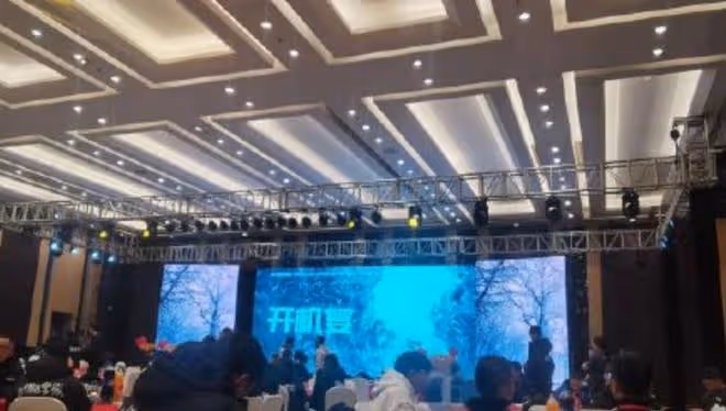 張晚意新劇內鬥!導演高群書被踢出局,編劇大肆吐槽,評論區失控