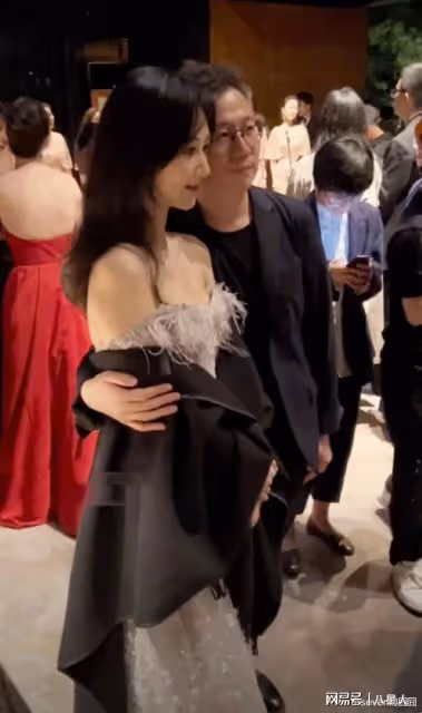楊紫馮楚軒親密合照曝光!男方是時尚雜誌CEO,楊紫律師目前已取證