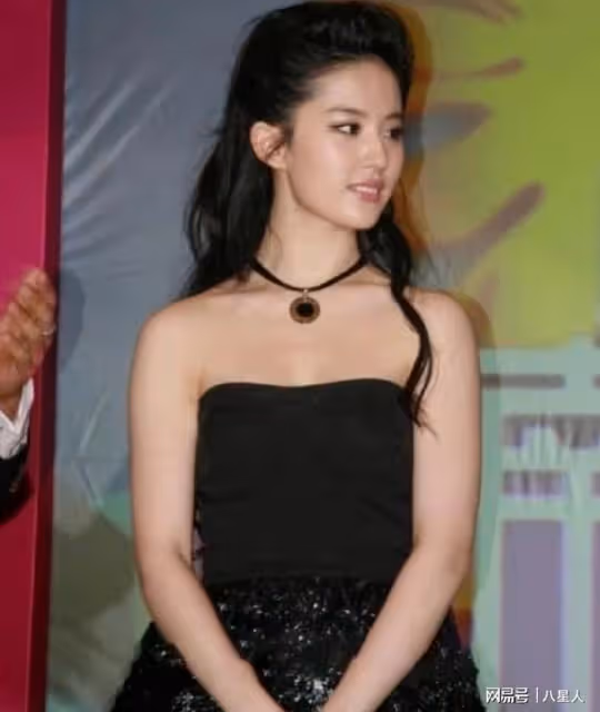 劉亦菲蘿莉島風波愈演愈烈!畫面泄露博主稱太真實,大粉回應曝實情