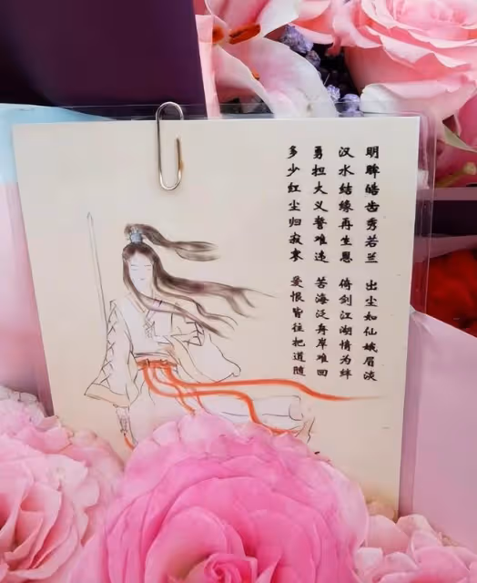 周海媚墓地雲紀念館成立,墓碑前有可愛小熊,鮮花不斷環境優雅