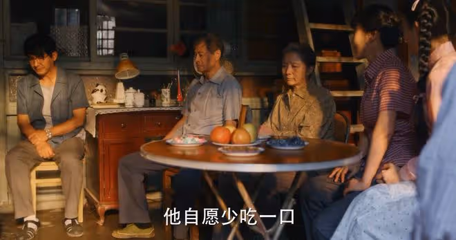 《小巷人家》直到阿爹阿婆去世,黃玲才明白,莊超英並非親生兒子