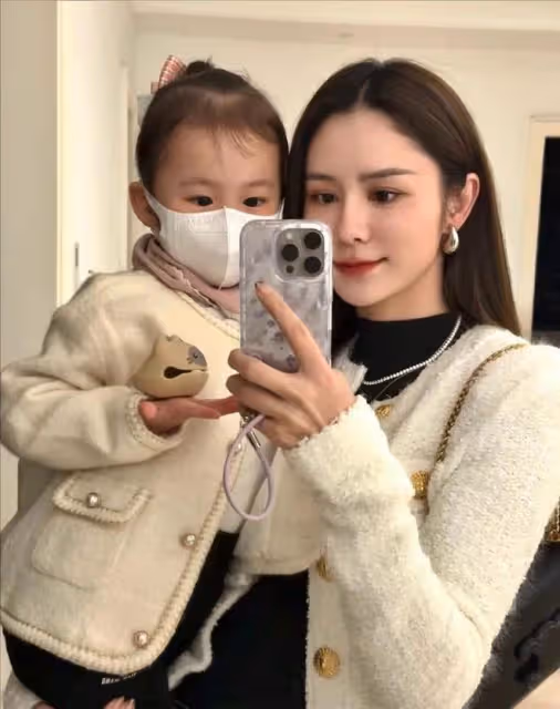 張馨月慶祝結婚5周年,獲林峯高調示愛,夫妻不懼爭議越來越愛