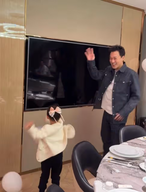 張馨月慶祝結婚5周年,獲林峯高調示愛,夫妻不懼爭議越來越愛
