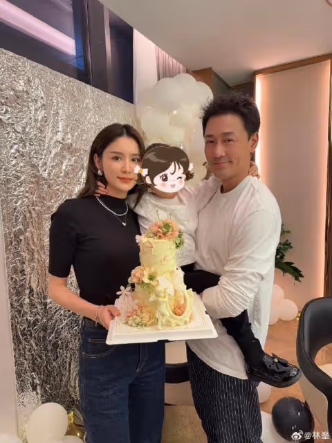 張馨月慶祝結婚5周年,獲林峯高調示愛,夫妻不懼爭議越來越愛