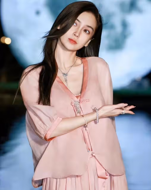 「落毛的鳳凰不如雞」,baby現今的尷尬,真的全怪黃曉明嗎?