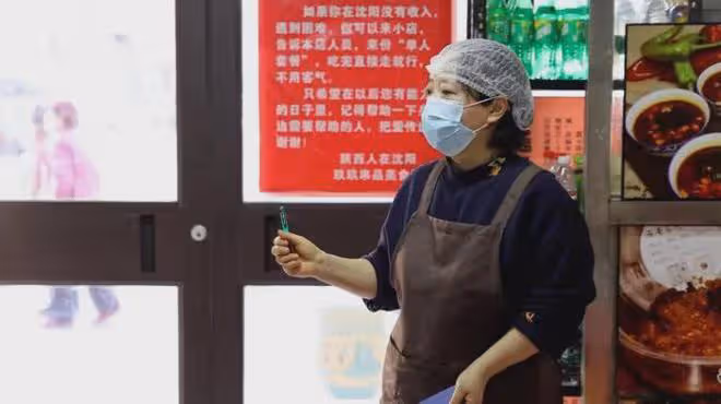 昆明燒烤店老闆娘火爆全網,是誰在操控主流媒體?
