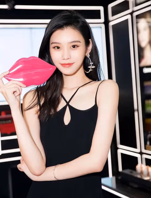 4位嫁入豪門的女明星,有人被寵,有人卻被迫生孩,差別太大了吧