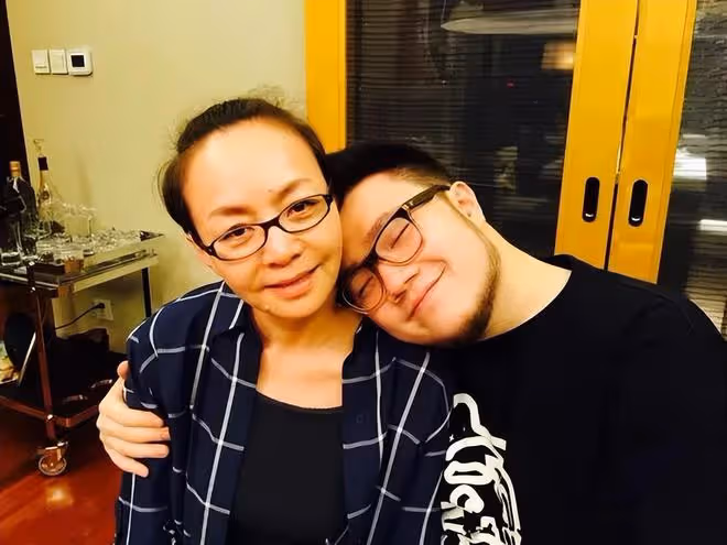 同樣是英達的兒子,宋丹丹和梁歡兒子對比,差距太大了