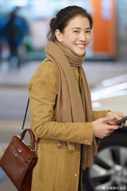 張智霖夫婦為兒子慶祝18歲生日！準備3個蛋糕，溫馨合照吸睛