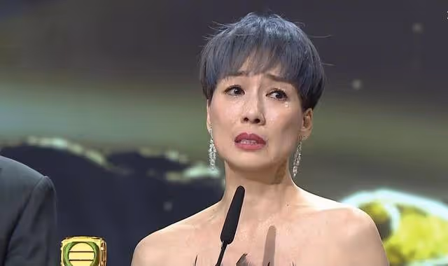 TVB視後曬近況!年過半百玩交友軟體,曝40歲精壯男主動送上門